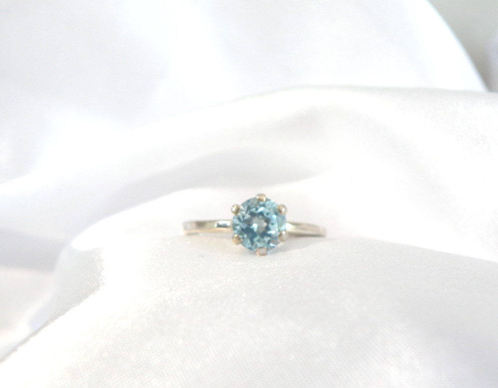Vintage Sterling Silver 925 Heated Natural Blue Topaz Solitaire Ring Size 8