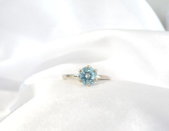 Vintage Sterling Silver 925 Heated Natural Blue Topaz Solitaire Ring Size 8