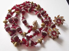 MIRIAM HASKELL 40′ HORSESHOE 2-PC BLOOD RED CÔTELÉ & NUGGET BEAD ICE R/S ACCENTS