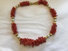 MIMI D N 1980 VTG SIM CORAL PEARL GOLD BEADED 16” FASHION NECKLACE VERY PRETTY!