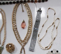 NICE LOT OF VINTAGE JEWELRY MOST TO WEAR SOME FOR REPAIR