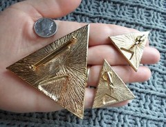 Vintage TRIANGLE geometry modernist – enamel PIN brooch + clip EARRINGS SET