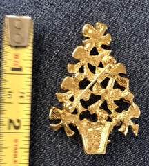 Vintage Avon Christmas Tree Pin — Brooch