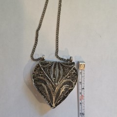 Vintage Heart Filigree Photo Locket Pendant Necklace Silver Tone Curb Chain