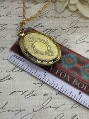 Mauve Peach Vintage DARK ROSE Cameo Locket Pendant Necklace Woman Gold Spring
