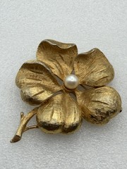 Vintage Francois by CORO (1937-1960) Gold Tone, Faux Pearl Flower Brooch