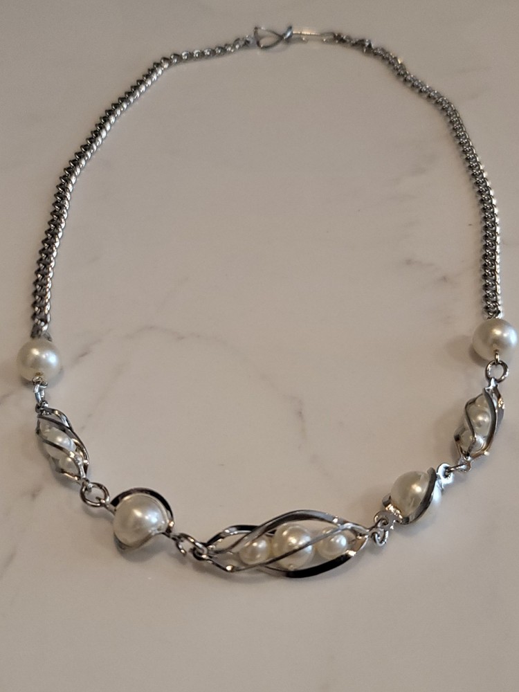 Vintage Faux Pearl Silver Tone Necklace 16″ Mid Century Modern Costume Jewelry