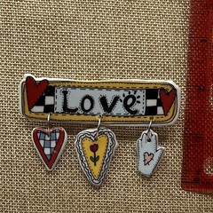 Vntg Retro Ceramic Love Pin Alma Lynne Dangling Charms 1977
