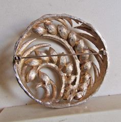 Vintage round swirly brooch pin rhinestones VG 2.25″ diameter pretty unbranded