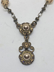 VTG LIZ PALACIOS CREAM COLOR PEARL W/COGNAC RHINESTONE/CRYSTAL DAINTY NECKLACE