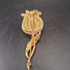 Vin 2.5 in Retro Flower Brooch Gold Tone Cream Colored Rose Hard Plastic