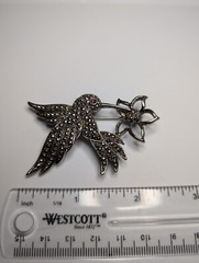 Brooches. Vintage to Modern Styles. Excellent to Good Conditions. See Photos.