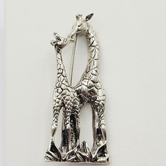 Giraffe Mom and Calf Baby Kissing Jezlaine Sterling 925 Filigree Vtg Brooch Pin