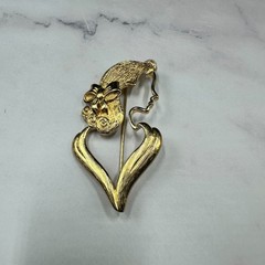 Vintage Lady Remington Brooch Gold Tone Figural Woman Heart Shape Profile Pin