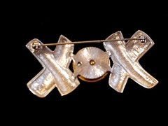 L R Lady Remington Gold And Silver Tone Brooch/pin. XOX Hugs And Kisses