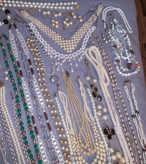 Great Lot 55 Mostly Vintage Faux Pearl Necklaces Many Designs & Styles
