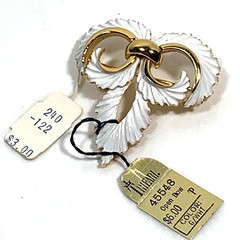 Vintage NOS Crown Trifari White Enamel Open Bow Pin Gold Tone Texture Tags 2″