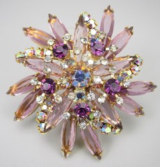 LOVELY 1960’S JULIANA DELIZZA & ELSTER LILAC RHINESTONE BROOCH & EARRINGS SET