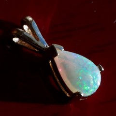 14k y/gold pendant 0.30ct natural Australian fiery opal solitaire 0.80gr N3744
