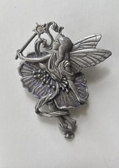 VINTAGE JJ JONETTE PEWTER MAGICAL WINGED FAIRY FLORAL PURPLE GLITTER BROOCH