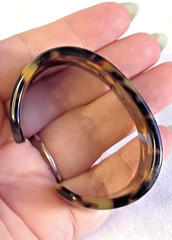 1” Wide Faux Tortoise Shell Lucite Plastic Cuff Bracelet 2.25″ diameter Vintage