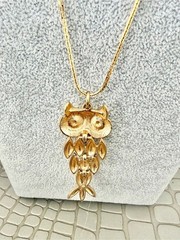 Vintage 1970s Gold Tone Avon Articulated Owl Pendant Necklace Layering 22”