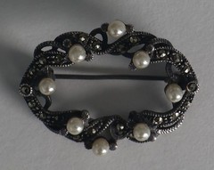 Vintage 925 Sterling Silver Wreath Brooch with Marcasite & Faux Pearls