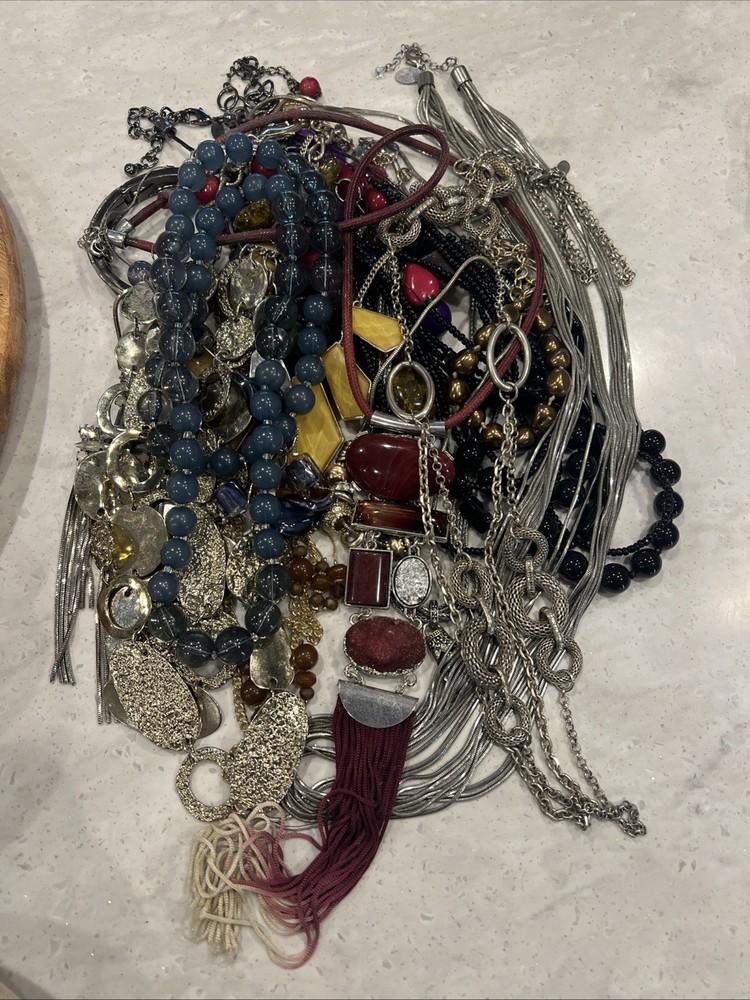 Vintage Good Quality costume jewelry lot Some Signed V85