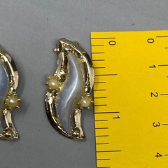 VTG Dangle Drop Earrings Clip On Blue Acrylic Faux Mini Pearl Gold Tone Wavy