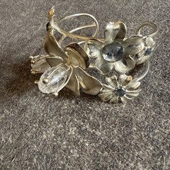 Vintage Flower Braelet w/ Rhinestones