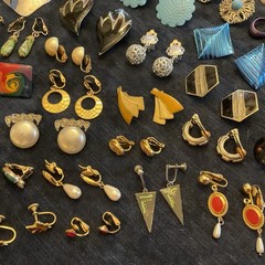 HUGE Lot Vintage Clip On Screw back Earrings Gold Tone Silver Tone 47 Pairs