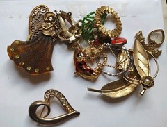 Odd Lot Of 14 Brooches Unbranded Some Vintage