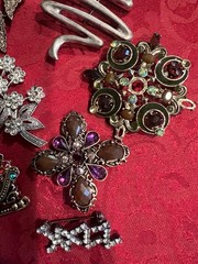Lot Of 10 VTG Brooch’s. Various Colors & Styles