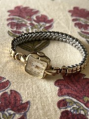Vintage Elgin Ladies Watch Art Deco Gold Tone 1940 Size Small Stretch Band