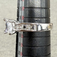 Vintage Ring Silver Tone Inset Clear Stones Crystal Square Center Stone Size 8