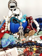 135 Vtg Wearable Pcs RED, WHITE & BLUE Patriotic Mixed Lot, FREE SHIP! Lot#681