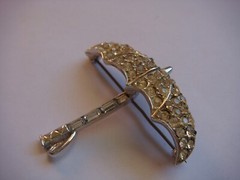 VINTAGE UMBRELLA SHAPE PIN BROOCH PAVE ROUND AND BAGUETTE RHINESTONES ESTATE