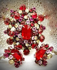 Signed🌹SCHREINER🌹Exotic Flowering Layered Red-Pink-Purple🌹Brooch/Earrings Set