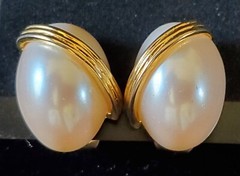 Gold-tone Faux Pearl Cabochon .75″