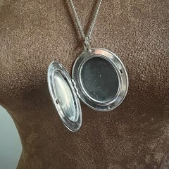 Vintage Silver Tone Etched Starburst Oval Locket Necklace 24 Inch Cottagecore