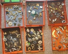 COSTUME JEWELERY LOT 200 + PIECES SOME SIGNED IN GOOD TO VERY GOOD CONDITION