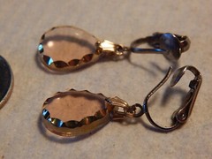 VTG 190S 70S TEAR DROP CUT GLASS CLIP EARRINGS LIGNT PINK