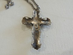VINTAGE 800 SILVER CROSS PENDANT W/ 5 PURPLE CABACHON OVAL STONES & 30″ CHAIN
