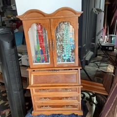 LARGE WOOD JEWELRY BOX FILLED with VINTAGE 150+ PIECES COSTUME JEWELRY