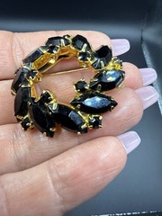Opaque Black Rhinestone And Gold Toned Circle Wreath With Navette Vintage Brooch