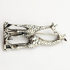 Giraffe Mom and Calf Baby Kissing Jezlaine Sterling 925 Filigree Vtg Brooch Pin