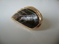 Vintage Leaf w/ Gold Foil Edging Gold Tone Scarf Clip