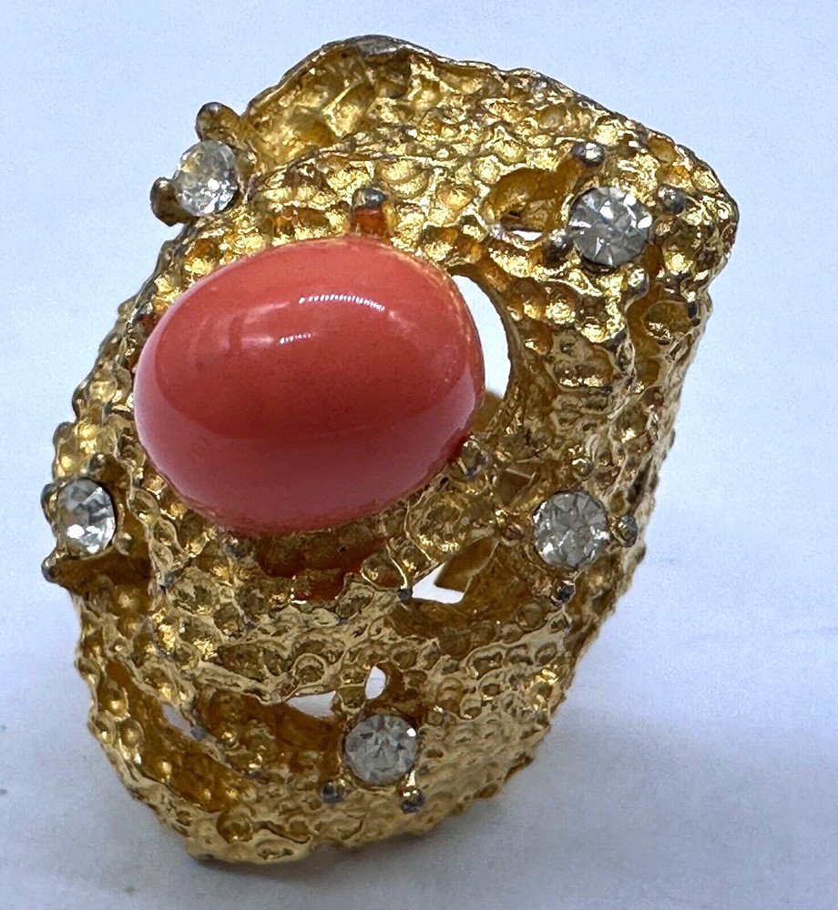 VINTAGE GOLD TONE FAUX CORAL CRYSTAL TEXTURED COCKTAIL FREE FORM RING SIZE 7.5