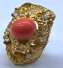 VINTAGE GOLD TONE FAUX CORAL CRYSTAL TEXTURED COCKTAIL FREE FORM RING SIZE 7.5