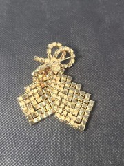 Vintage Signed Kramer New York 2.5″ Pink Blue Rhinestone Brooch See Description